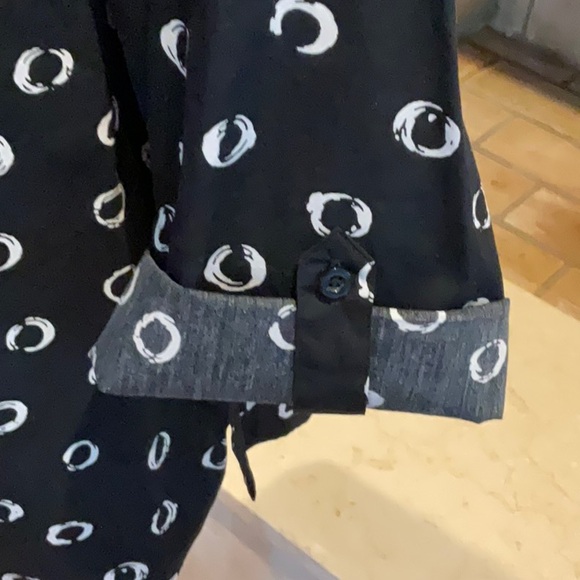Chico's Black and White Circular Print Blouse. 100% Cotton. - Picture 3 of 8